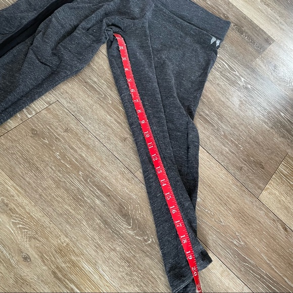 Victoria’s Secret Capri Mesh Detail Legging - Picture 4 of 6